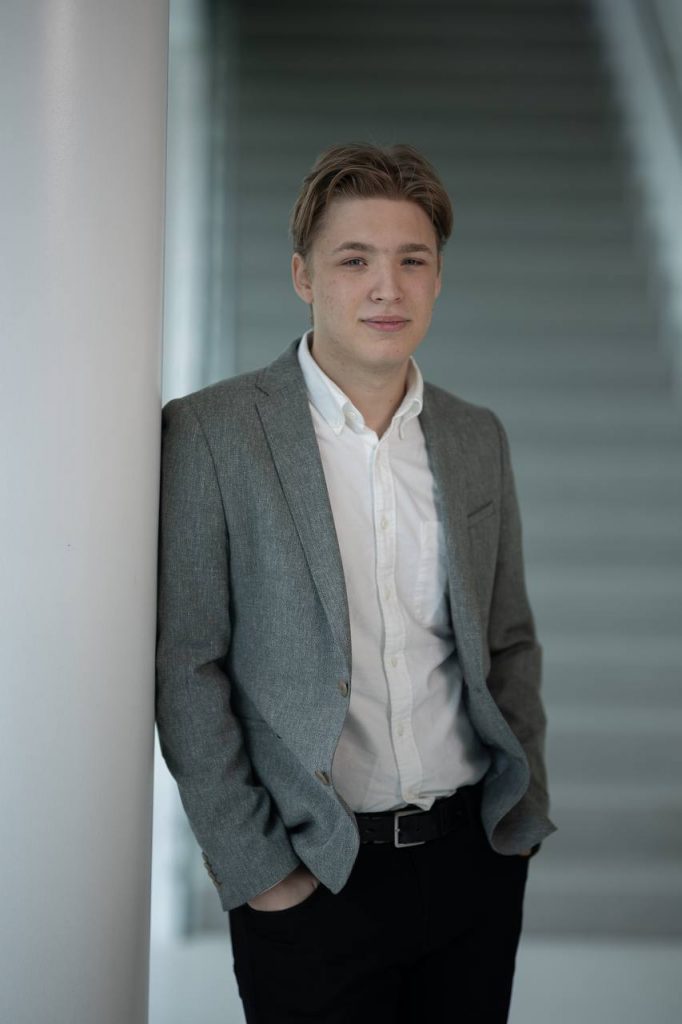 Преподаватель математики и программирования в школе Анастасии Халлдин