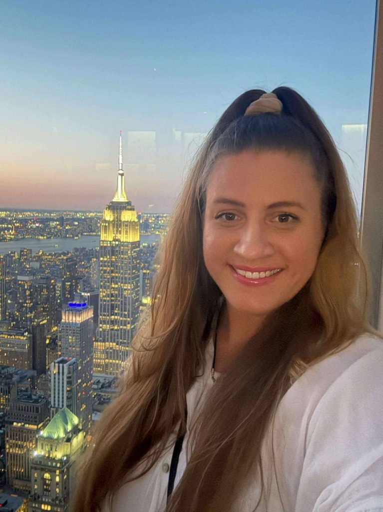 Преподаю английский язык уже более восьми лет, и для меня это не просто работа, а настоящее увлечение.